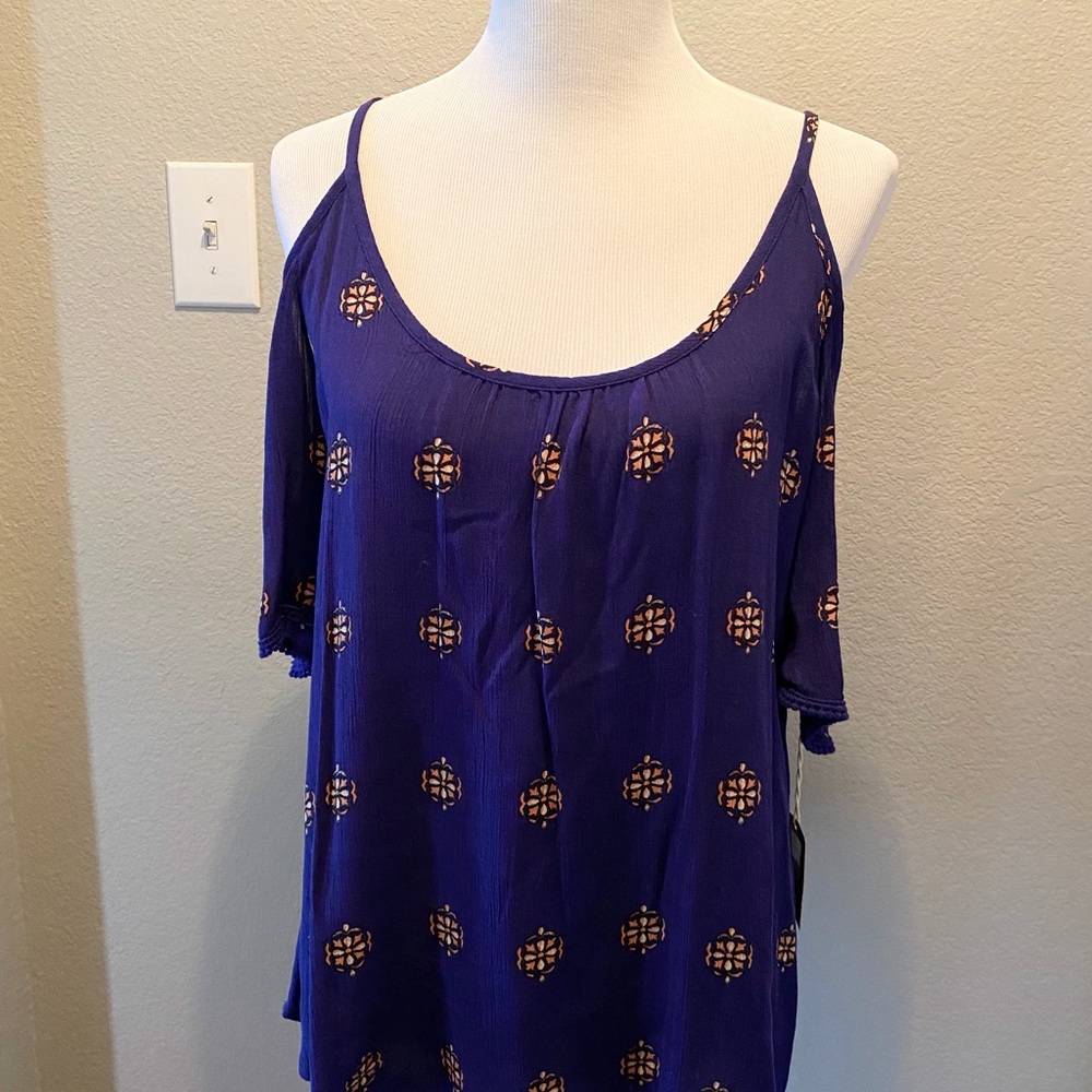 NWT top open shoulder